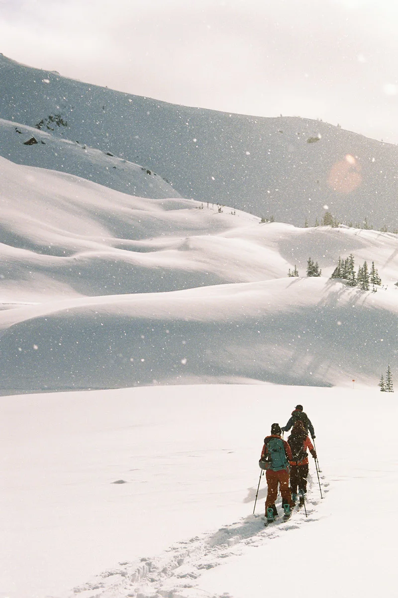 christie-fitzpatrick-shooting-film-in-snow-13
