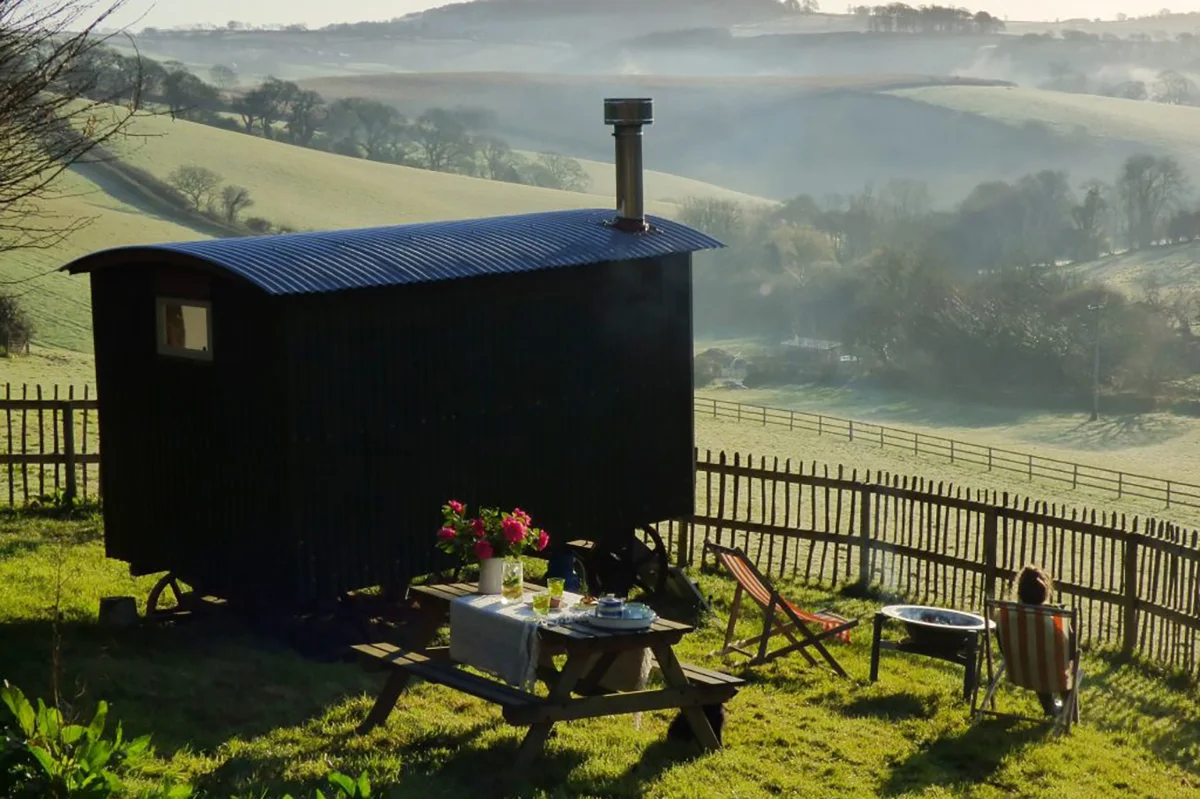 cornwall-glamping-site-hideaway-huts