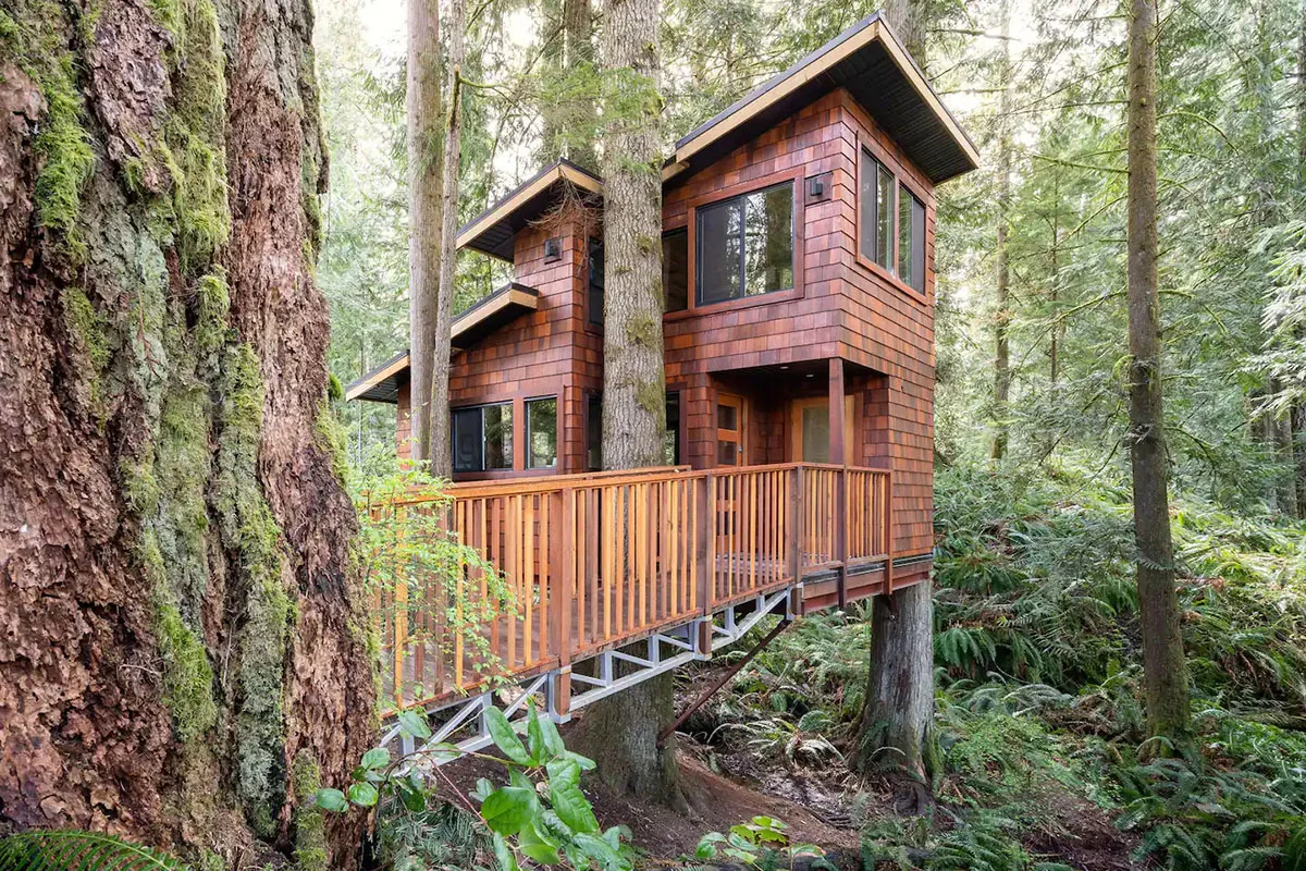 victoria-cabins-and-vacation-rentals-roundup-east-sooke-treehouse-exteriror