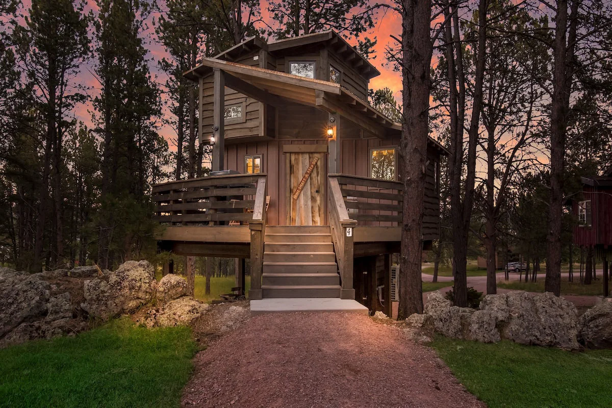 Cabin-Roundup-Gold-Rush-Treehouse