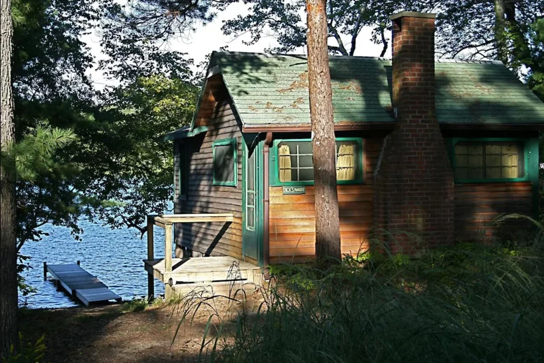long-pond-cabin-plymouth-massachusetts