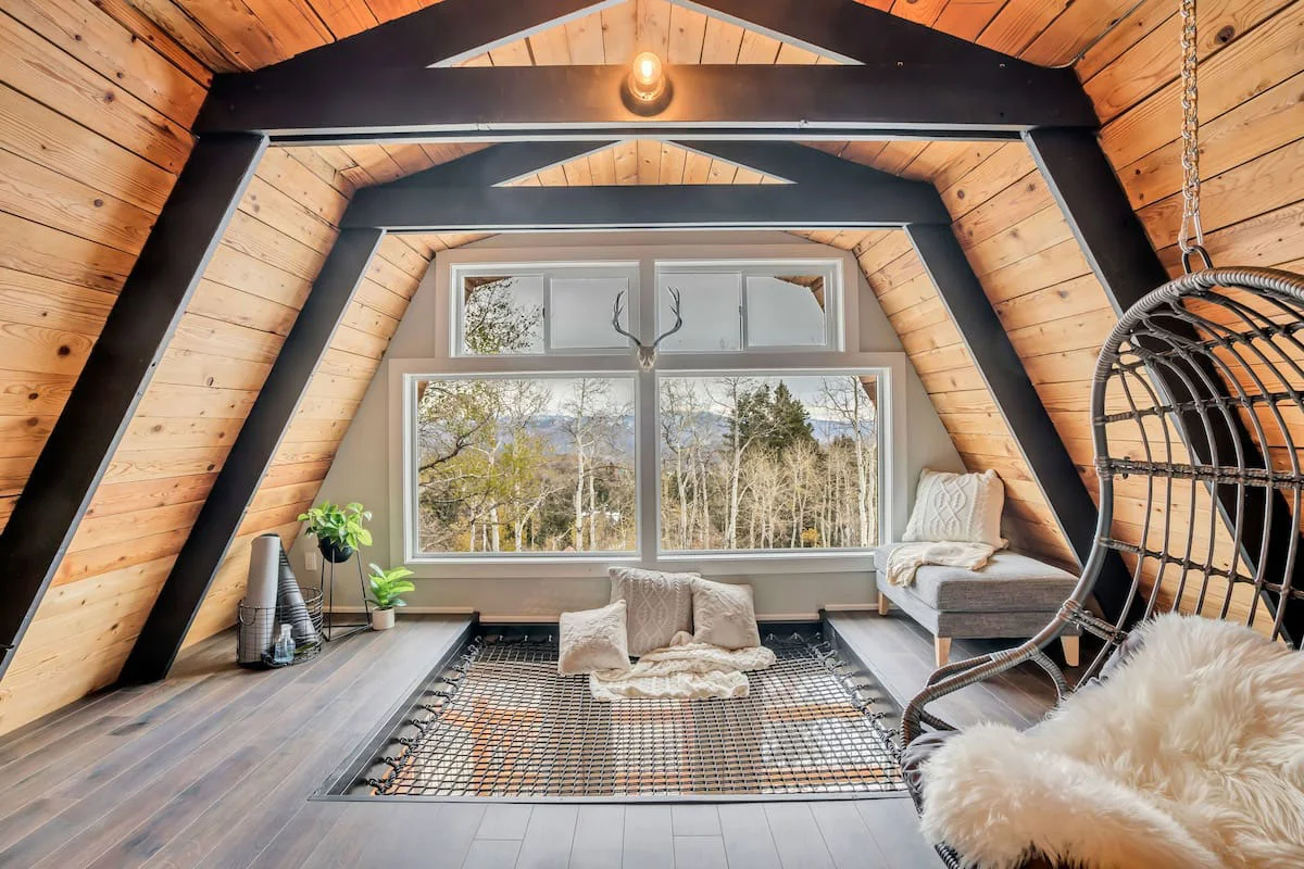 utah-cabins-the-hideaway-interior