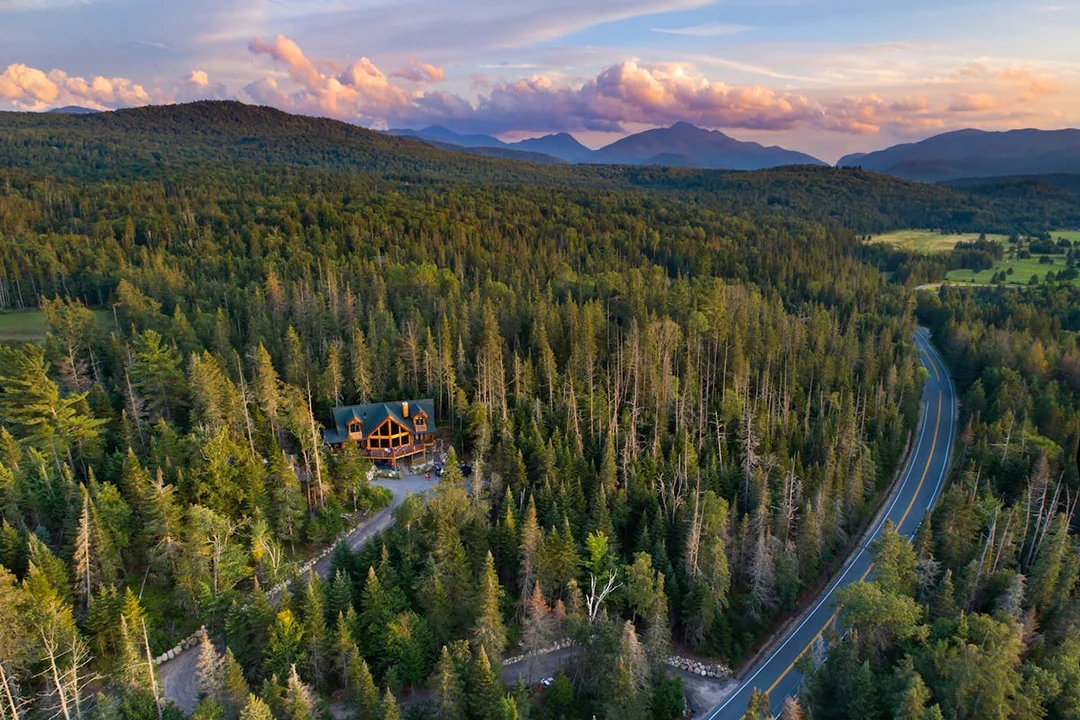 Adirondack-Cabins-Lake-Placid-Hilltop-Lodge-1