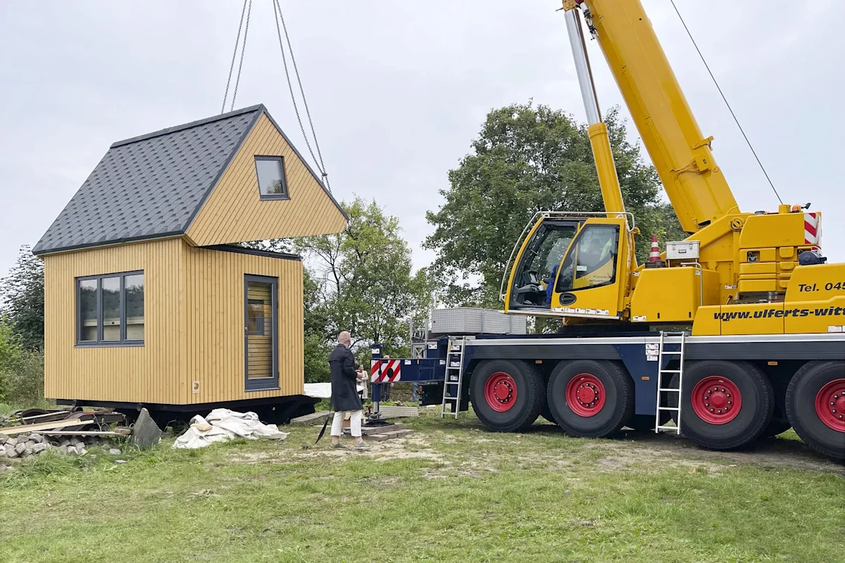 Brette-Haus-Folding-Cabin-2