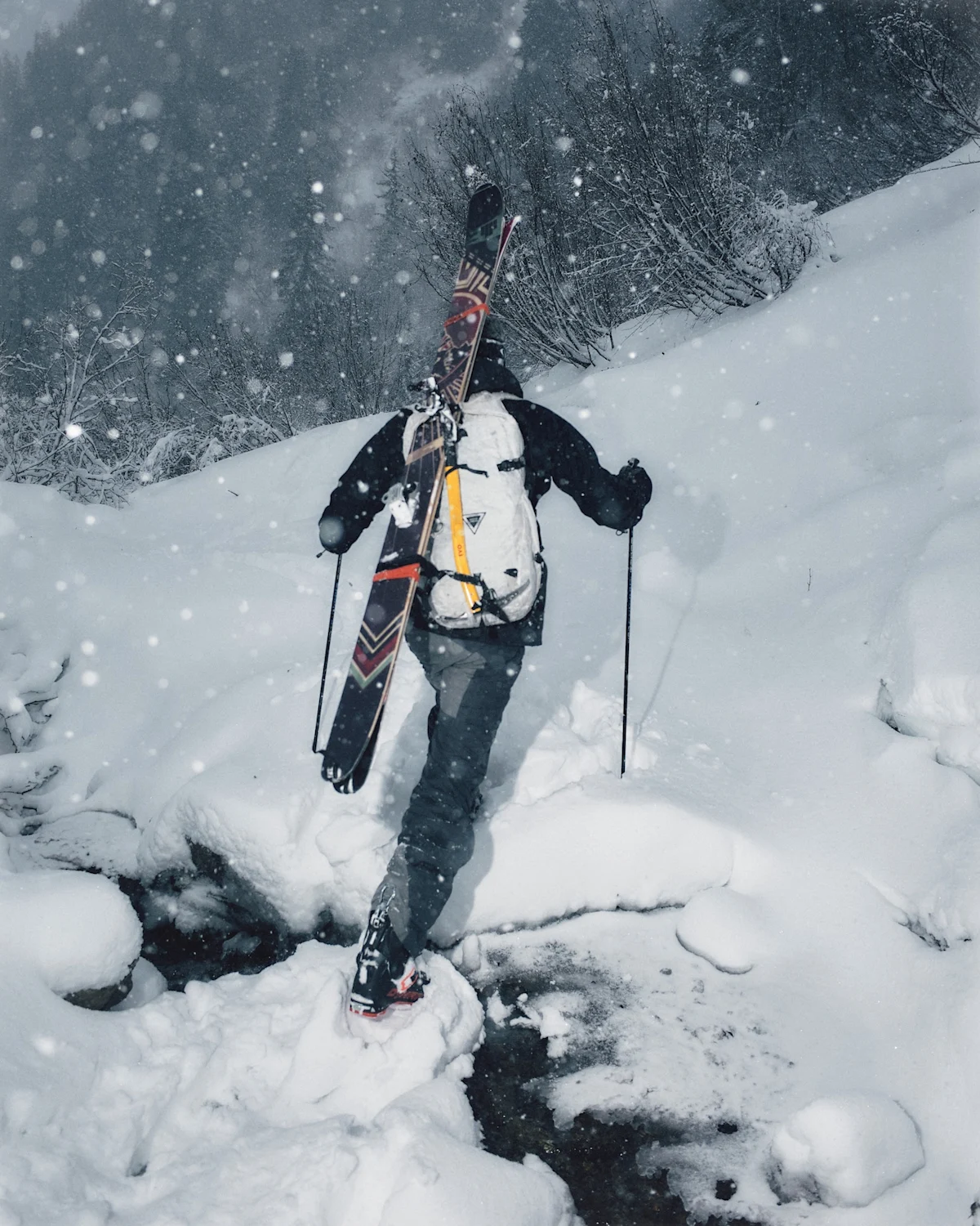 Cimoro-Brand-Profile-back-on-back-skiing