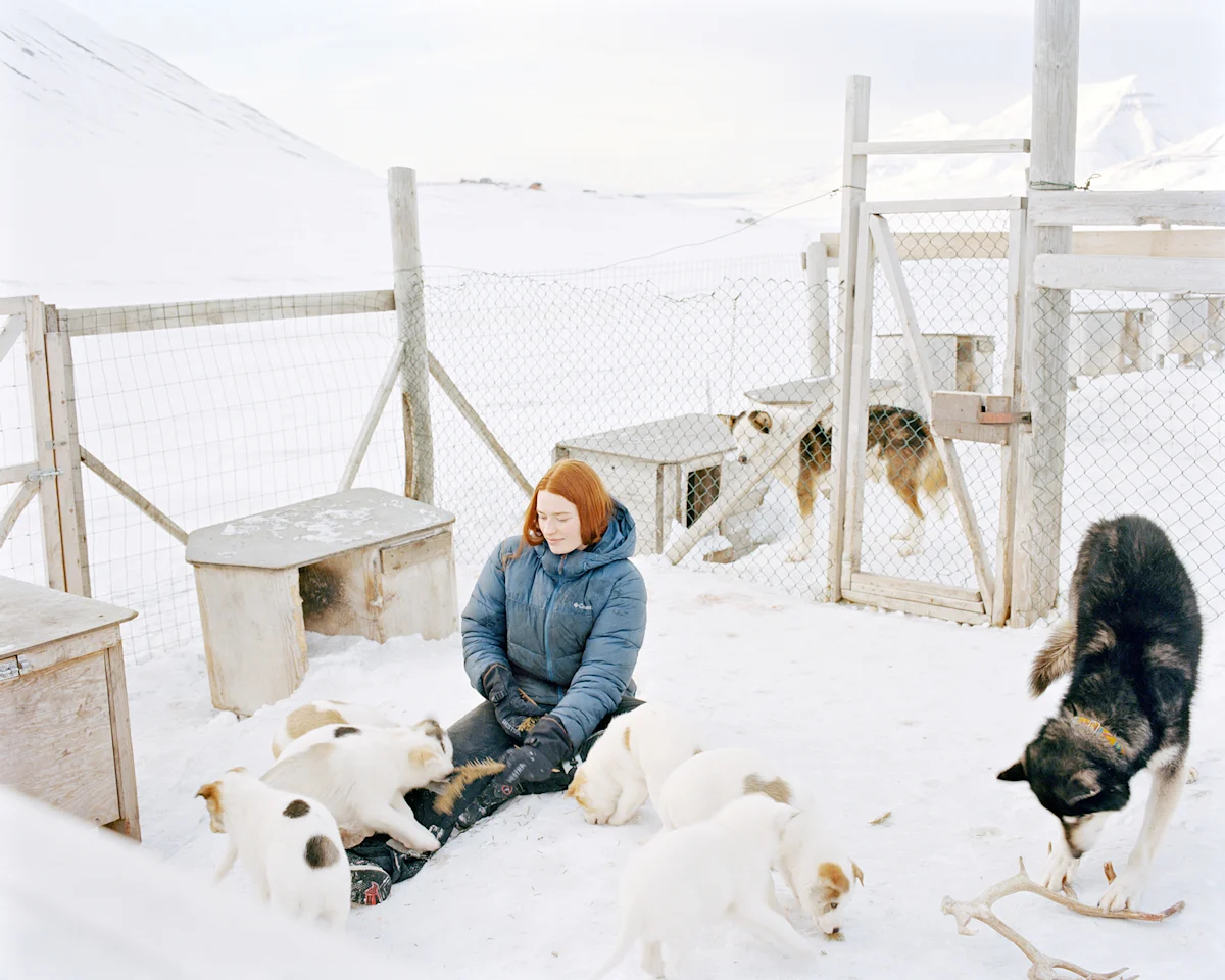 catherine-lemble-svalbard-ronja-and-the-huskie