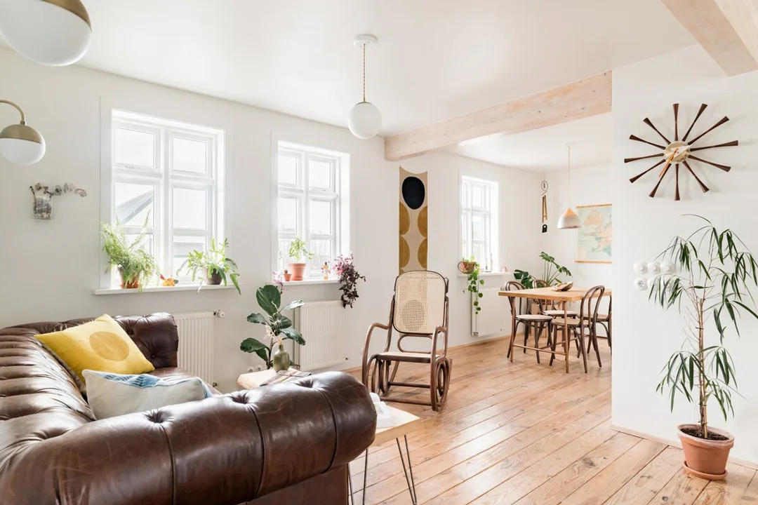 garden-cottage-hafnarfjordur-iceland-interior