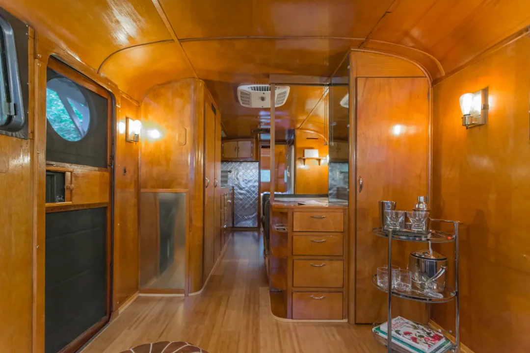 tennessee-ashland-city-vintage-trailer-interior