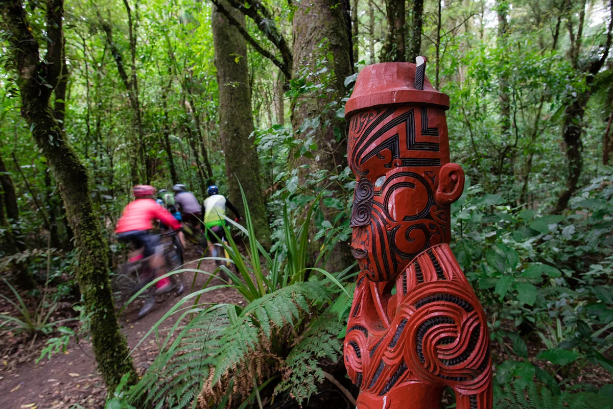 timber-trail-studio-zag-forest-statue