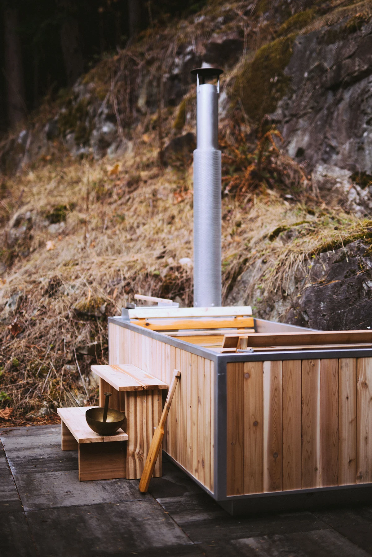 trail-house-bowen-island-bc-hot-tub