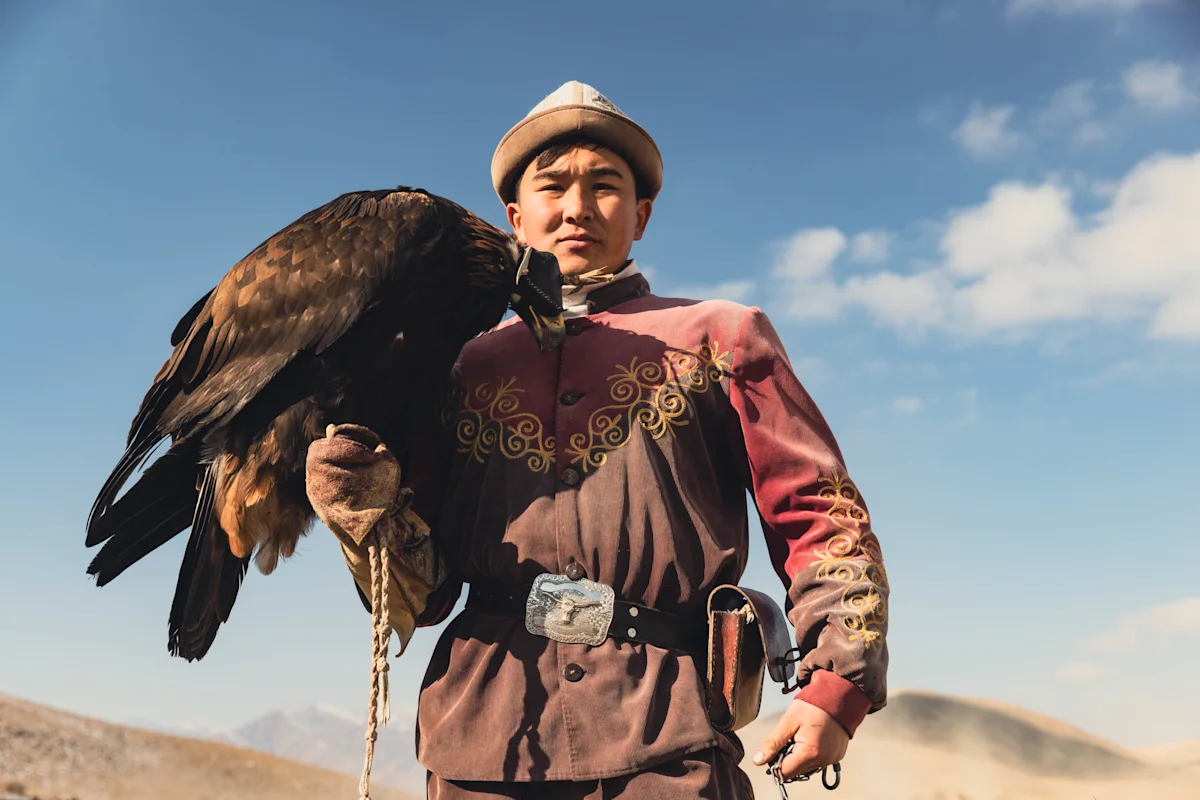 joey-sackett-kyrgyzstan-ski-guide-eagle-hunter