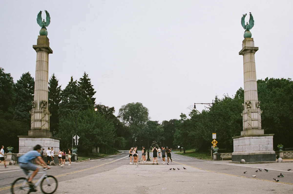 miler-running-dirt-city-recap-prospect-park-entrance