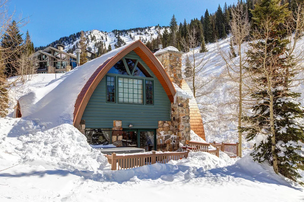 utah-cabins-creekside-mountain-home-exterior
