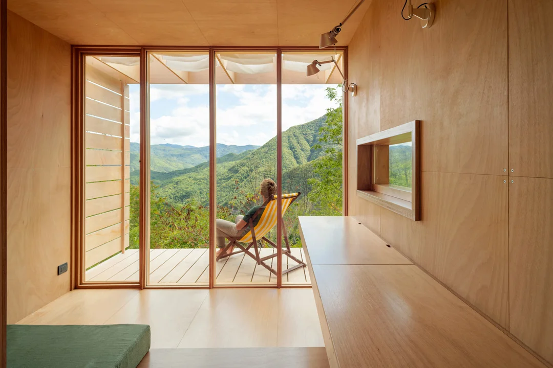 the-hermitage-cabin-italy-llabb-seat