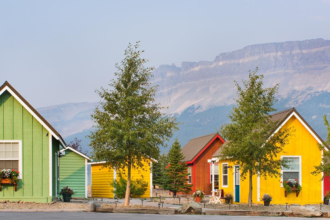 9 Best Rental Cabins Near Glacier National Park Field Mag   Best Glacier National Park Cabin Rentals St Mary Village Tiny Houses 