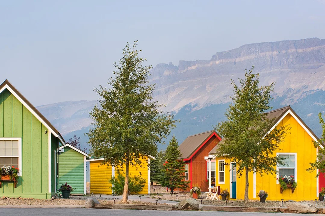 best-glacier-national-park-cabin-rentals-st-mary-village-tiny-houses