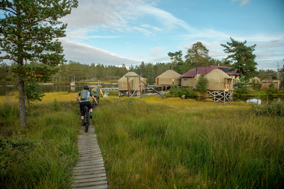 canvas-telemark-norrona-mountain-bike-single-track