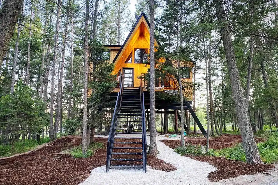 best-glacier-national-park-cabin-rentals-the-raven-s-nest
