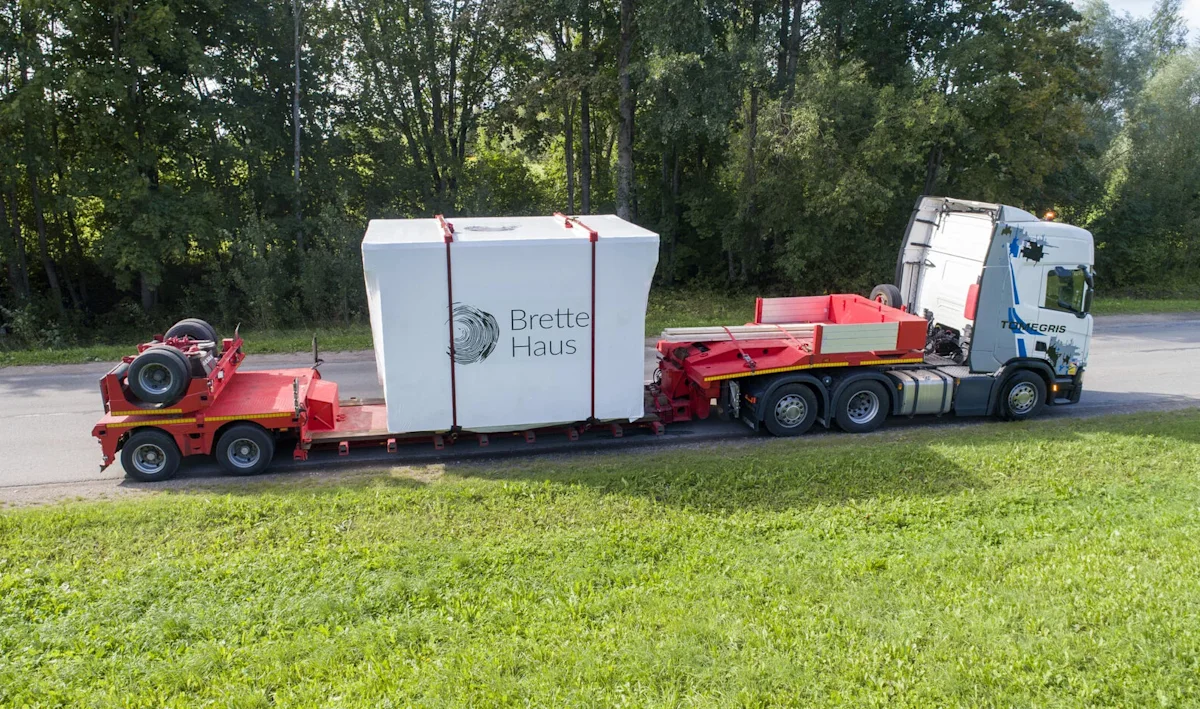 Brette-Haus-Folding-Cabin-Transport