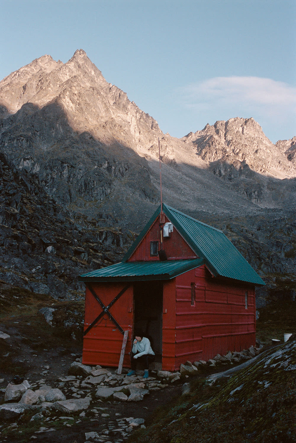 15 Photos of Hiking to Hatcher Pass Mint Hut, AK Field Mag