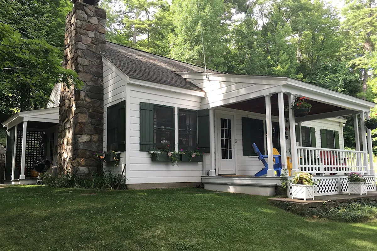 lake-george-cabins-north-lakefront-cabin