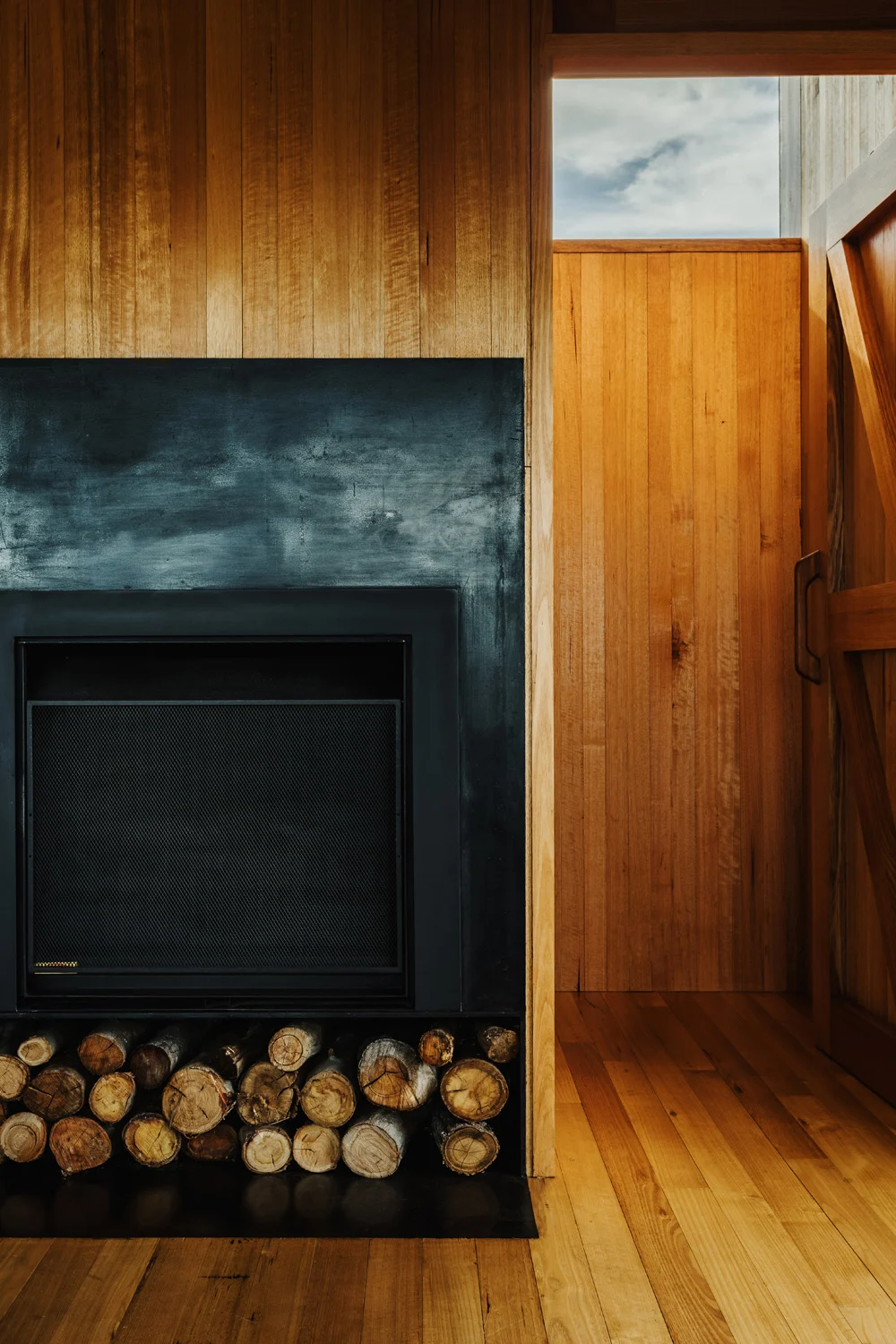 Tasmania-Taylor-Hinds-black-box-cabins-9