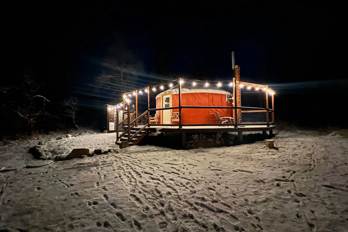 glamping-texas-mountain-view-yurt-exterior