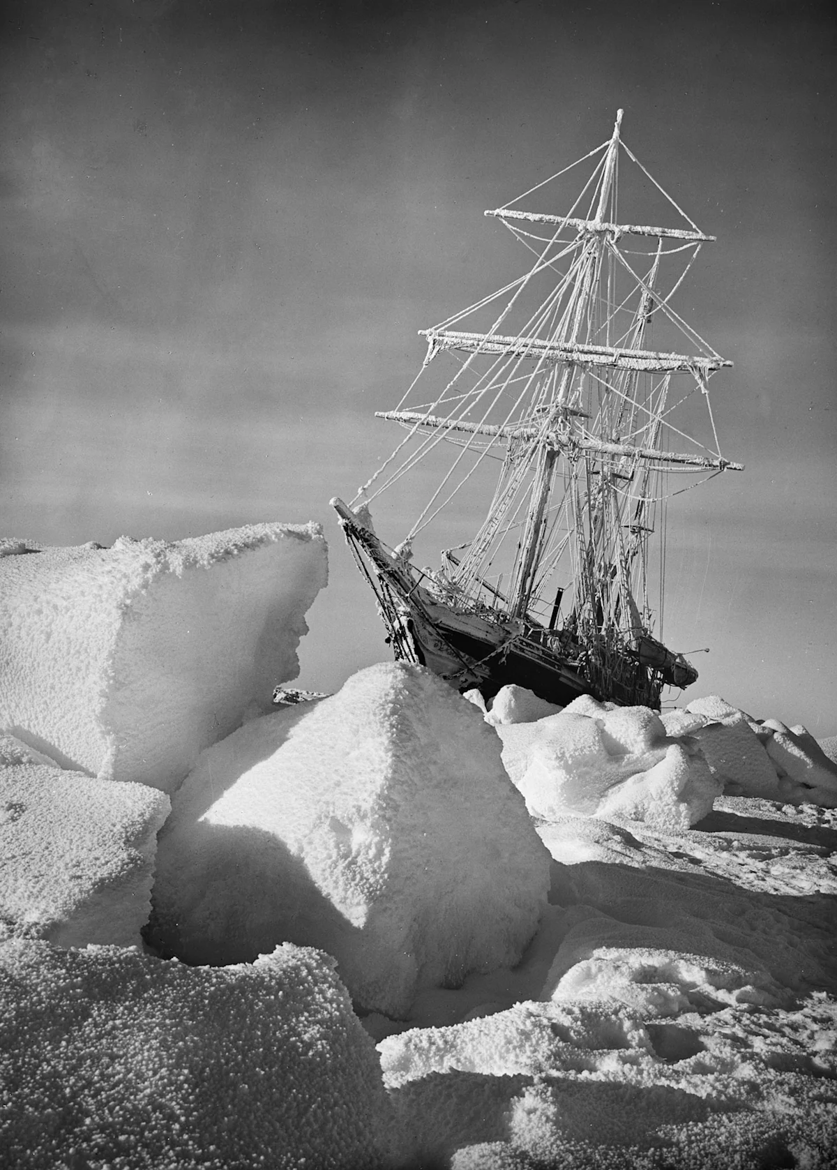 alex-krowiak-antarctica-photography-hurley-ship