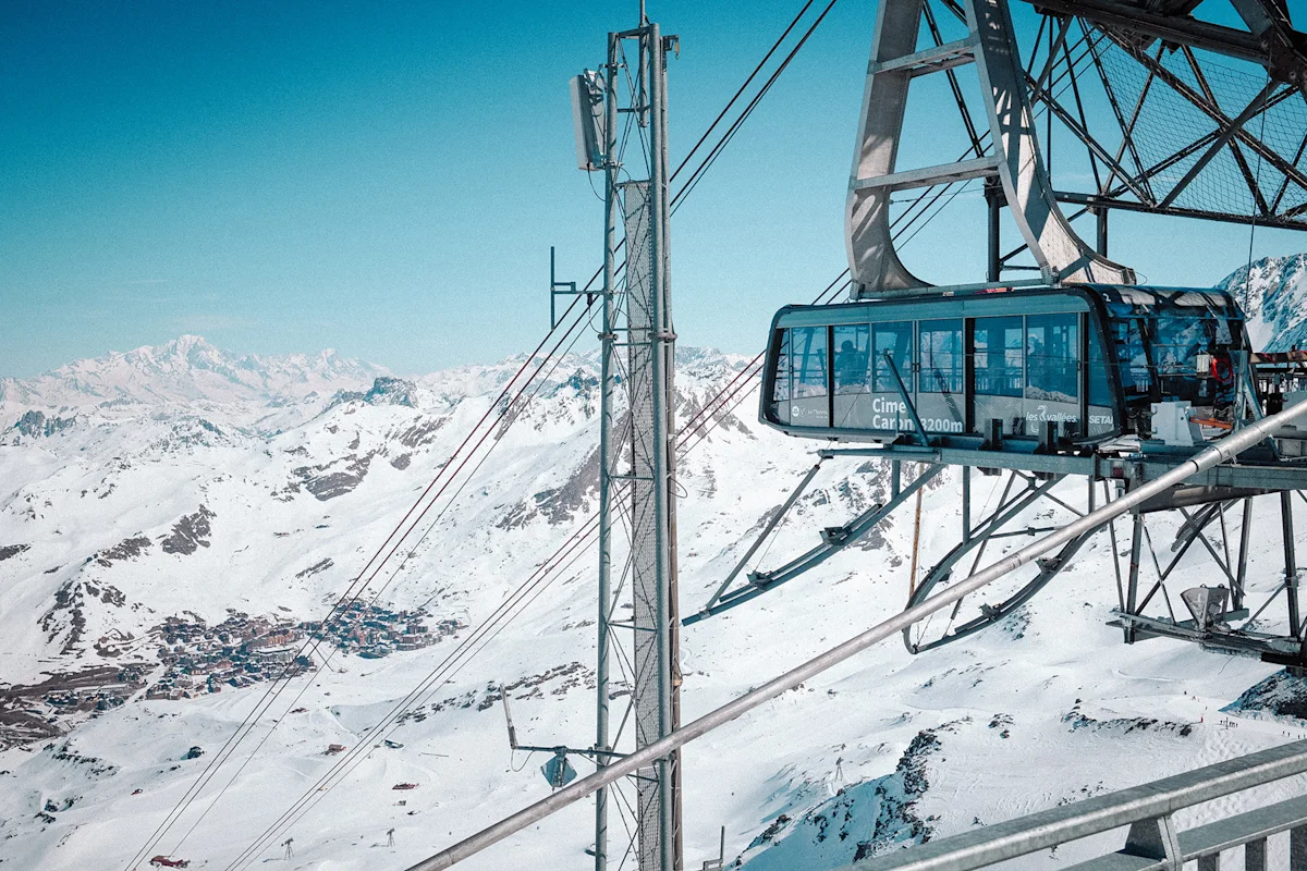 brent-rose-les-3-vallees-tram-view