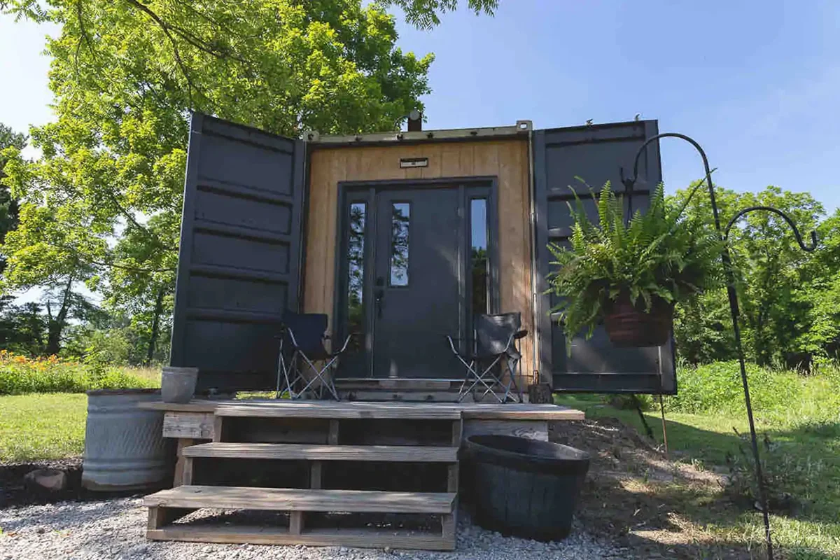illinois-cabins-fox-den-shipping-container