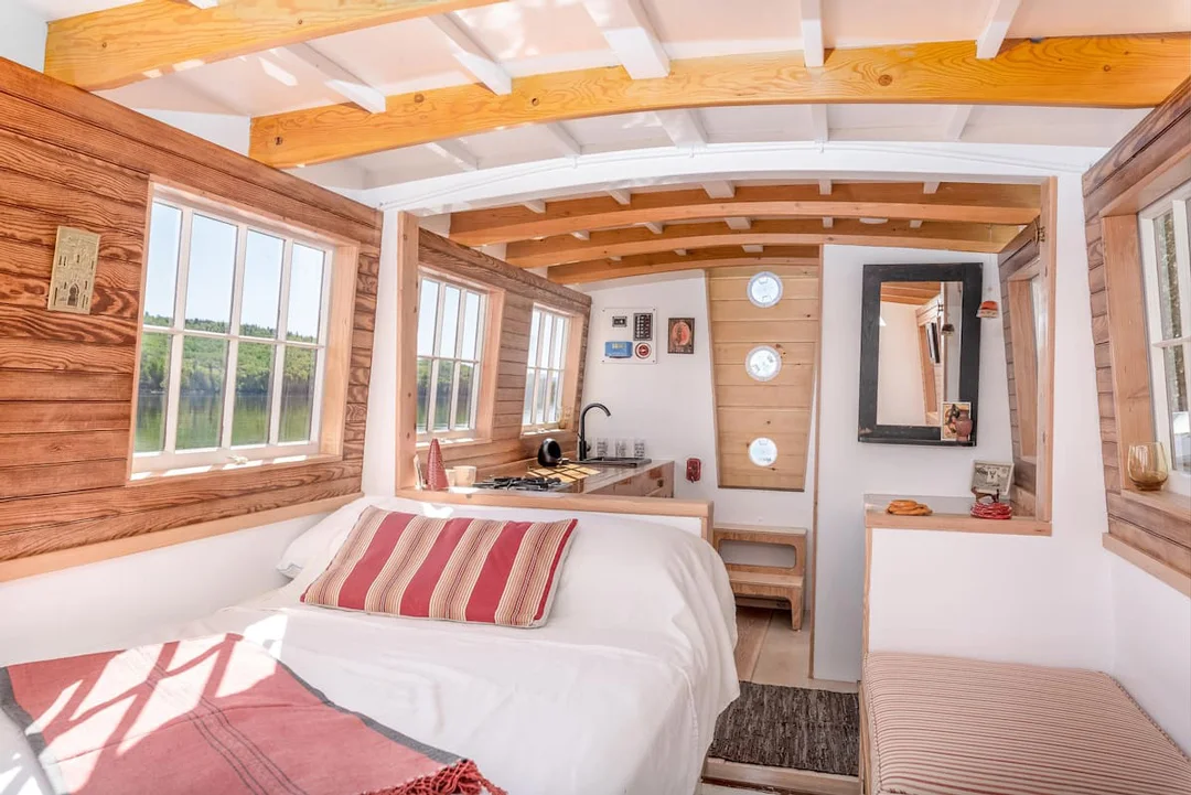 maine-bremen-camp-roam-houseboat-interior