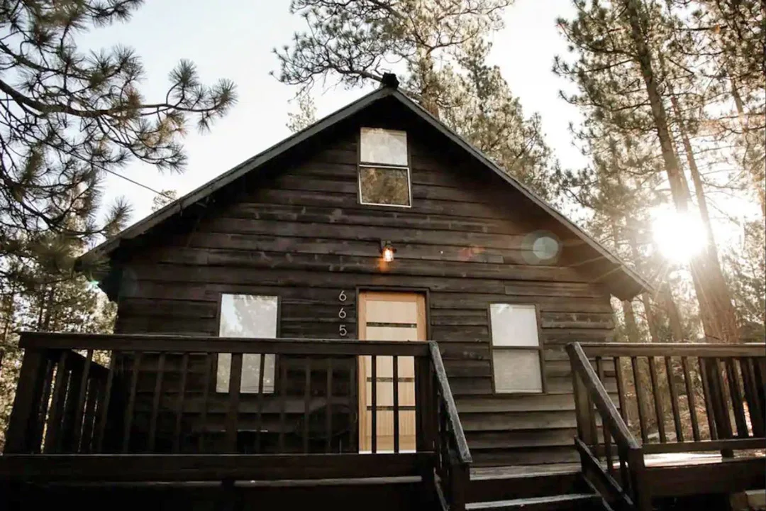 black-knight-cabin-big-bear-lake-california-exterior