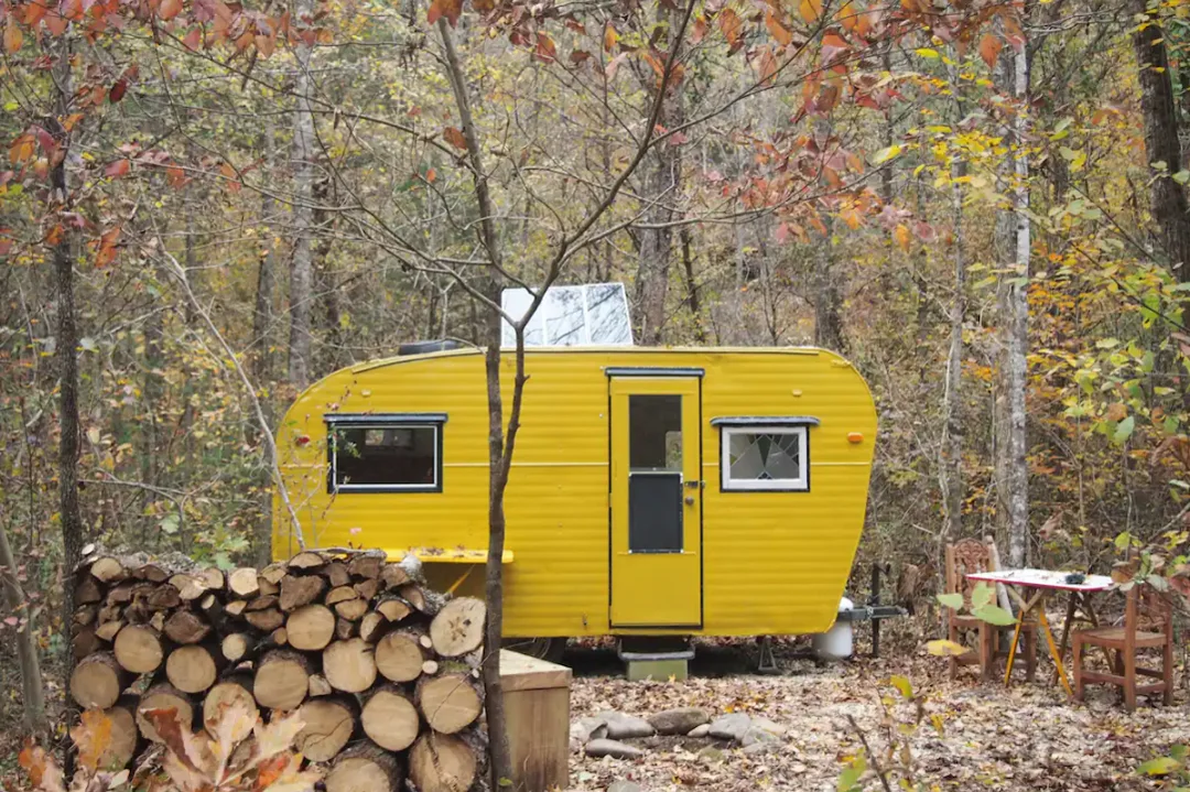 tennessee-cosby-camp-grits-yellow-camper-exterior