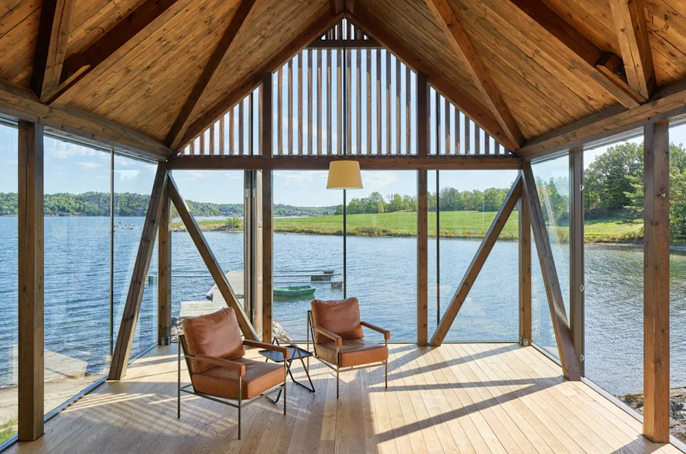 This Stunning Seaside Cabin Near Oslo Invites the Outside In