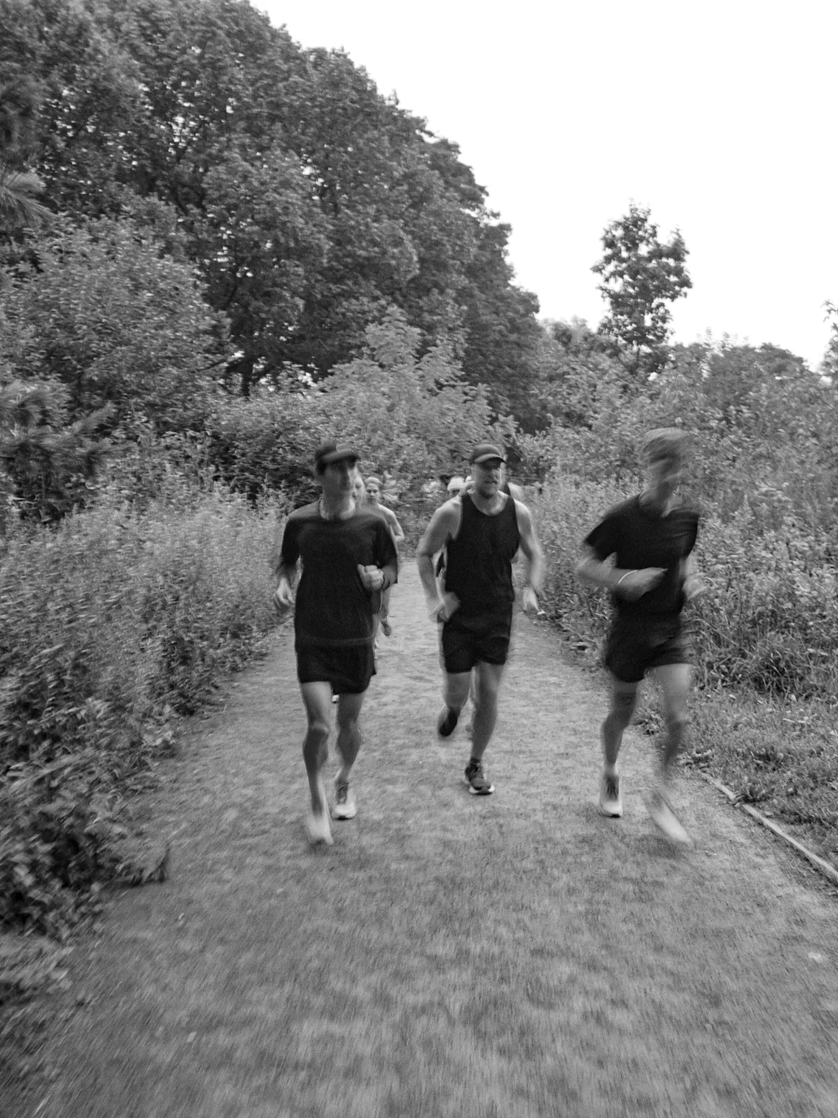 miler-running-dirt-city-recap-bw-running-on-trail-vertical