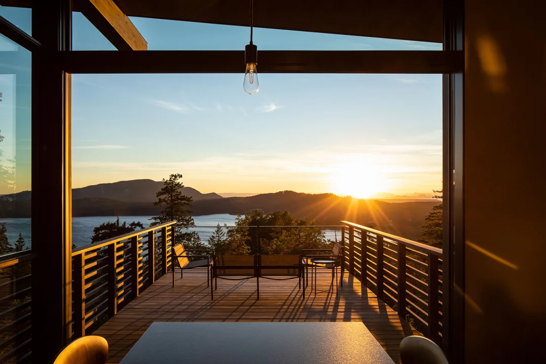 buck-mountain-cabin-orcas-island-washingon-heliotrope-sunset