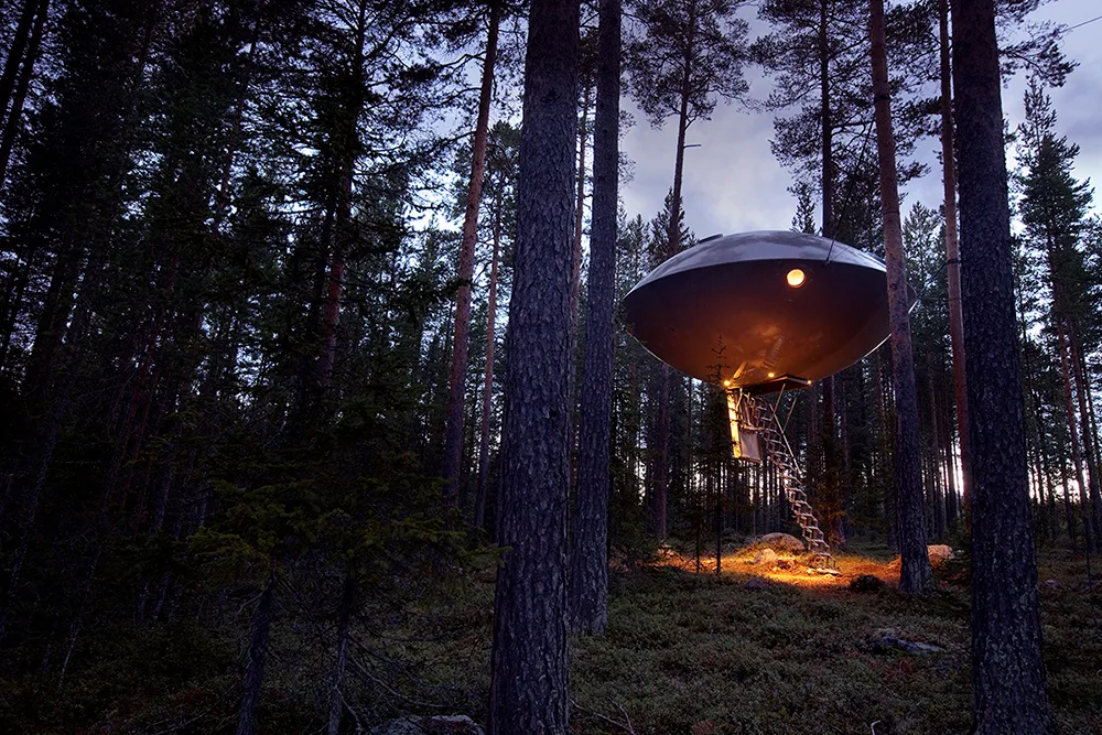 Tree-Hotel-UFO