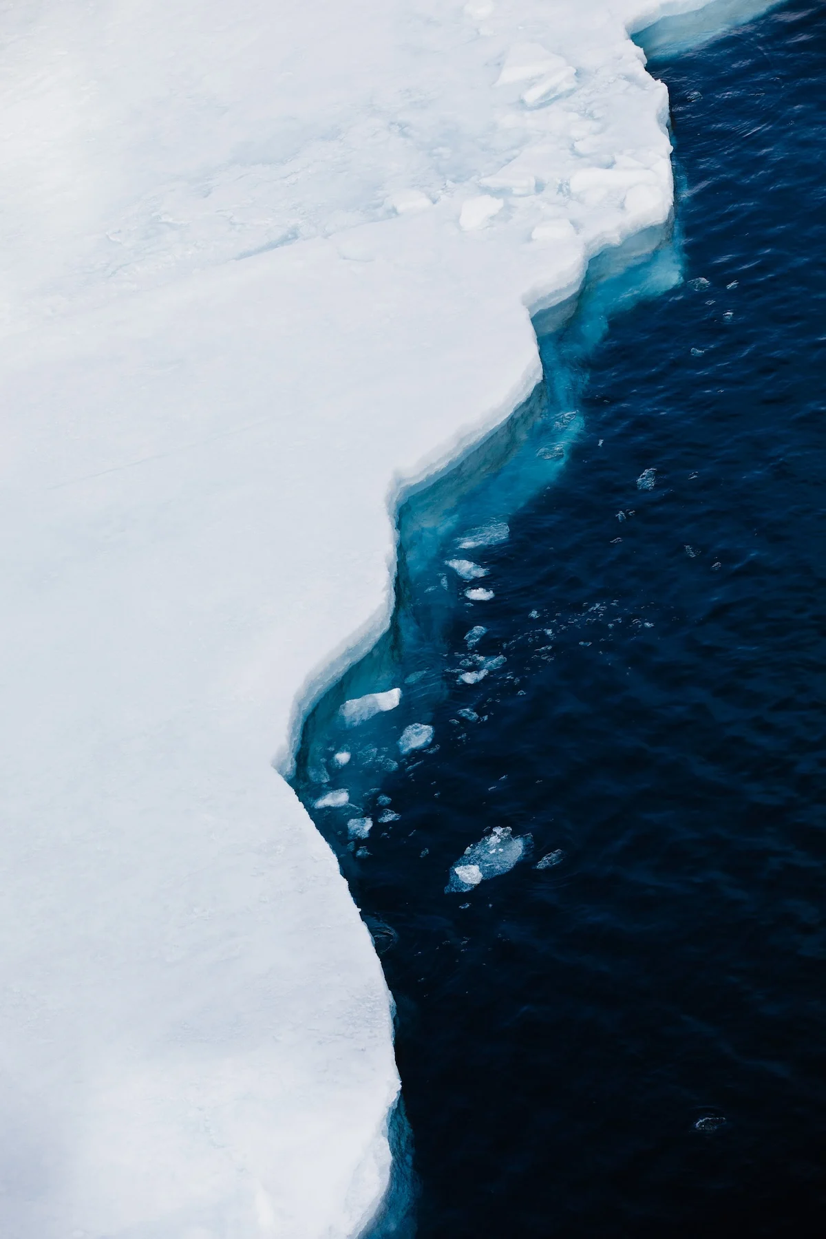 high-arctic-colors-svalbard-karthika-gupta-cracked-ice-sheet