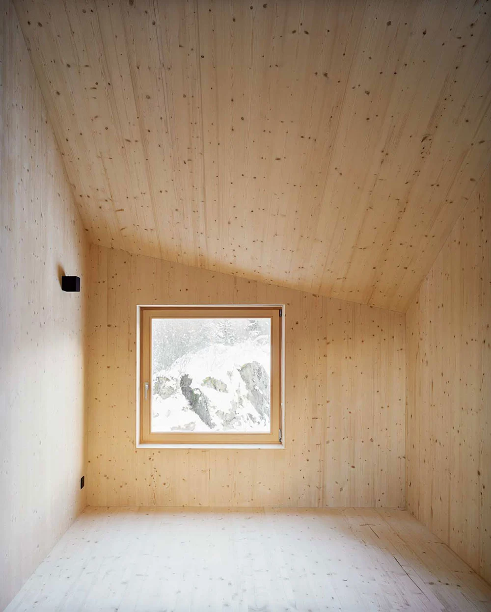 Lacroix-Chessex-Swiss-Cabin-3