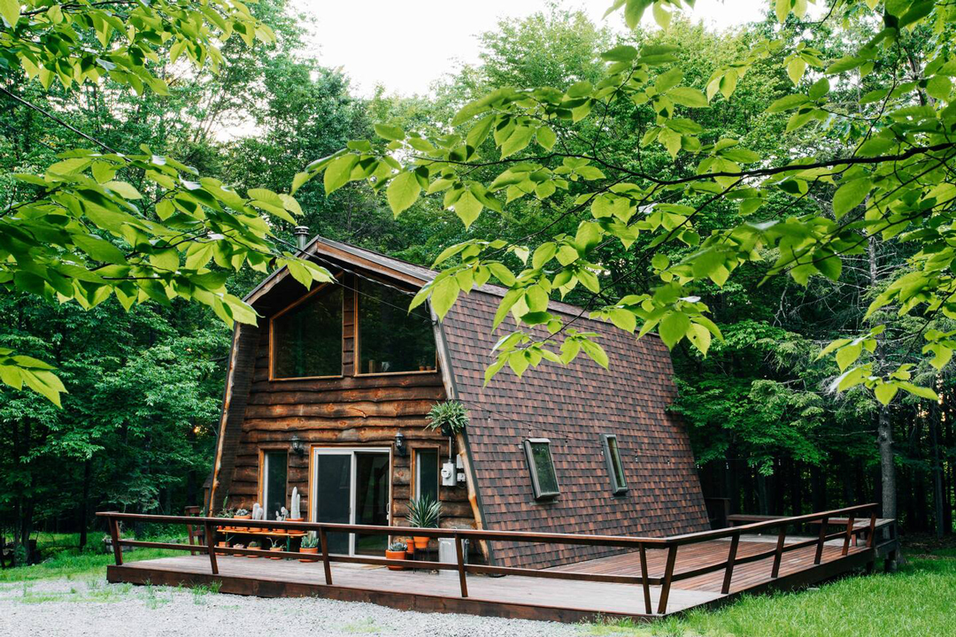 6 Best Pocono Mountains Cabin Rentals - Airbnb 2020 | Field Mag