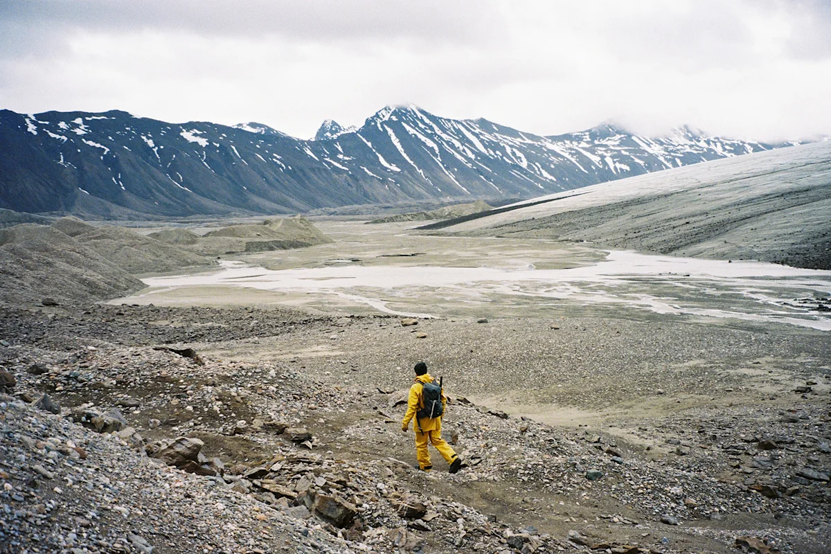 zeger-dox-svalbard-yellow-walker-landscape
