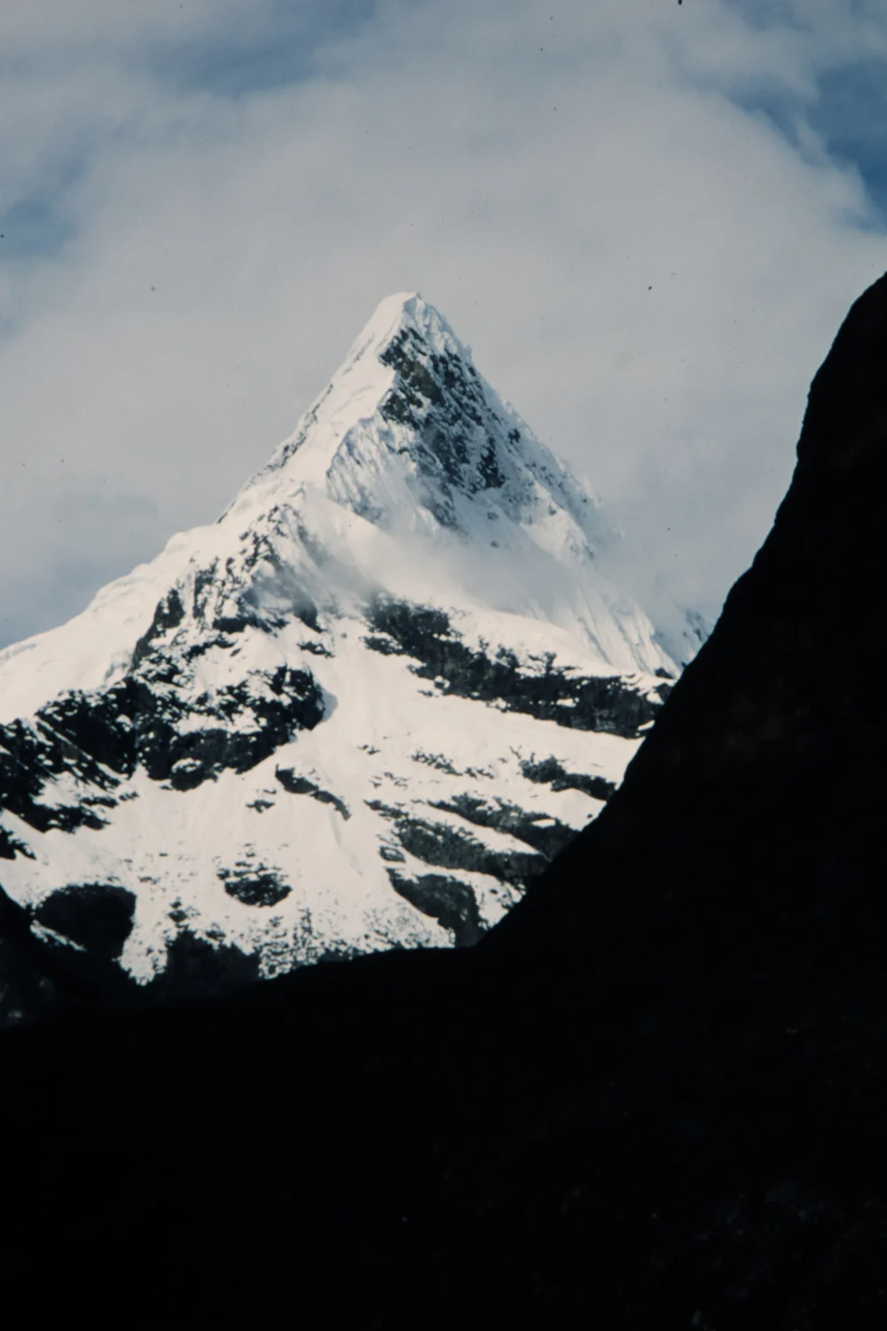adrian-ballinger-alpenglow-artesonraju-peru