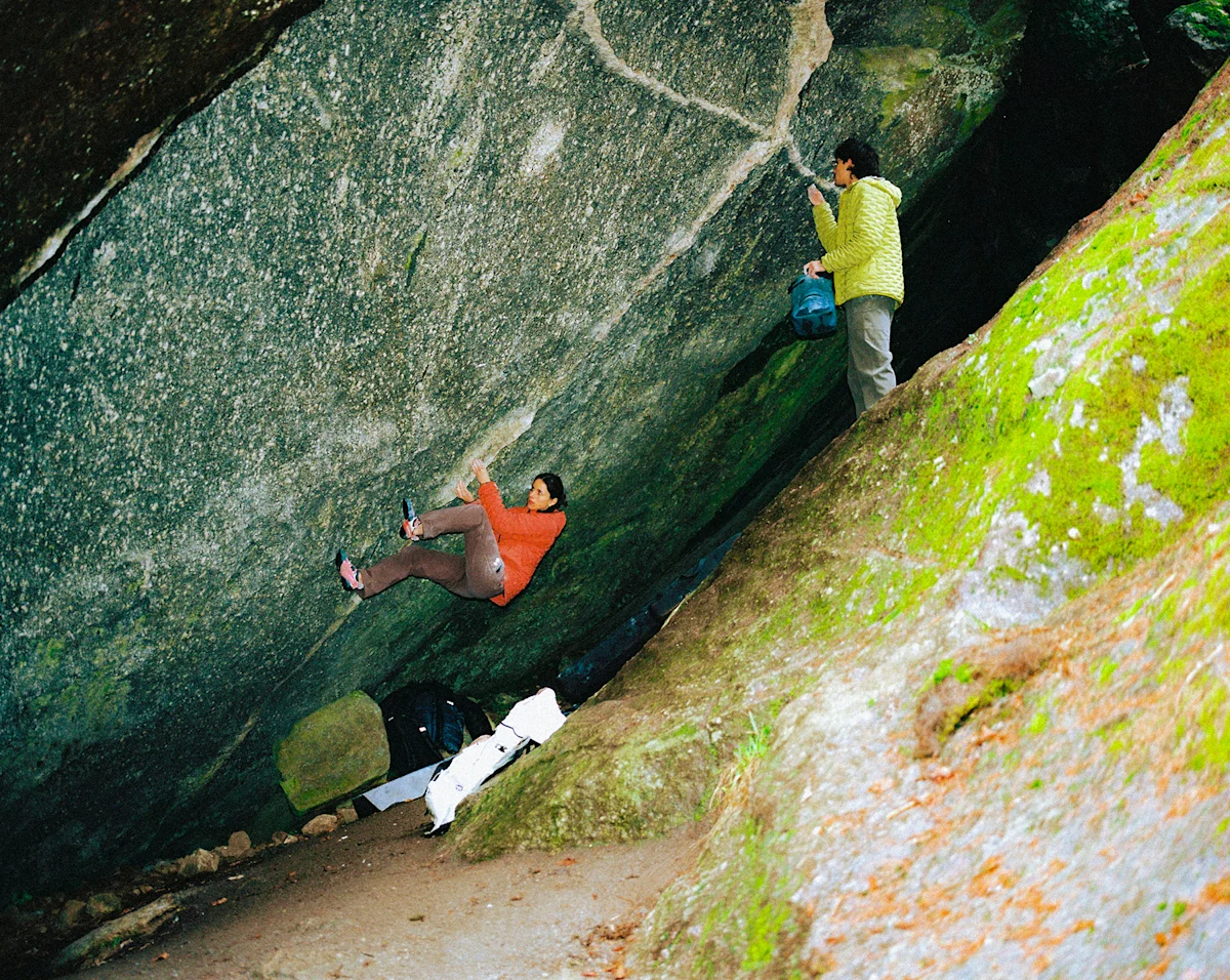 mountain-hardwear-stretchdown-bouldering-lifestyle-2