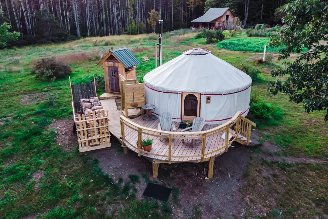 Yurt-Guide-Vermont-Retreat-Yurt-Exterior