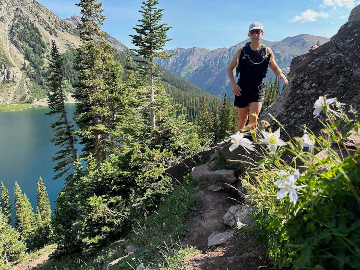 four-pass-loop-guide-ascending-from-snowmass-lake