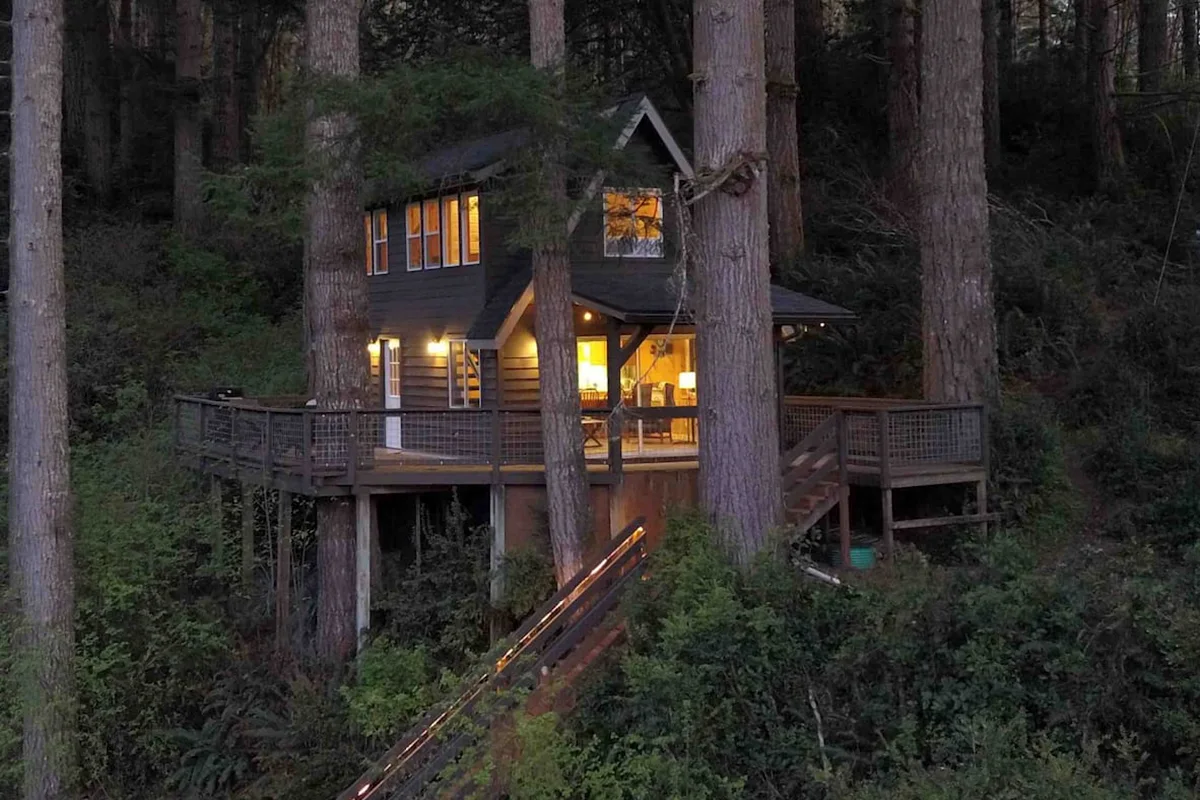 Cabin-in-the-Trees-Oregon-Treehouse-Fieldmag