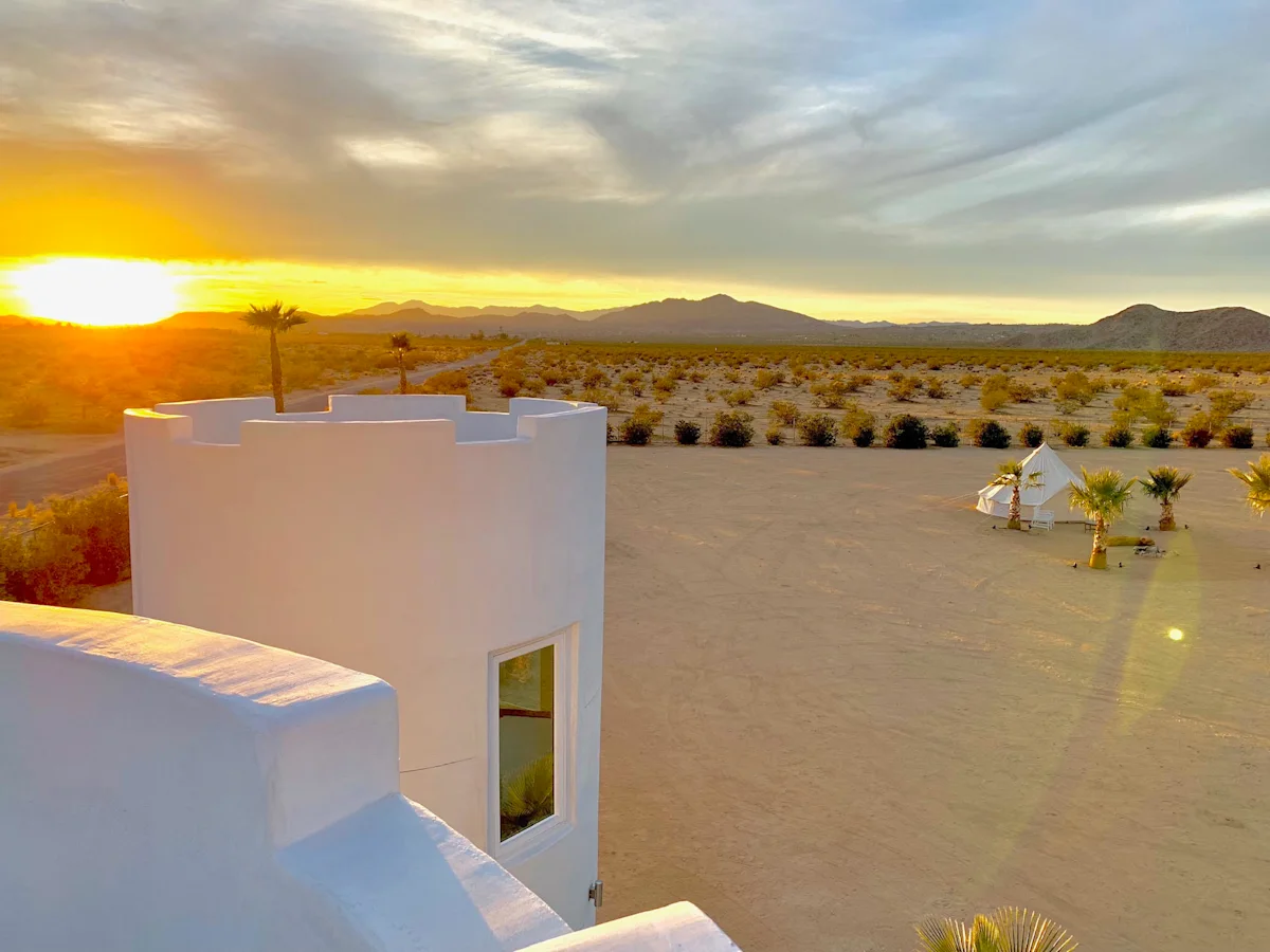 best-joshua-tree-hotels-castle-house-estate