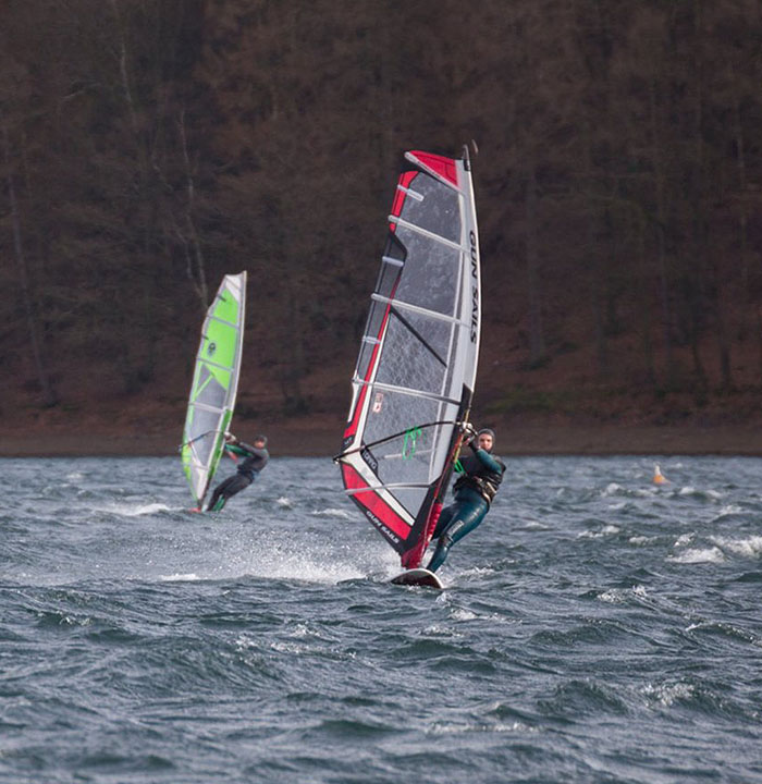 Windsurfer auf dem Sorpesee