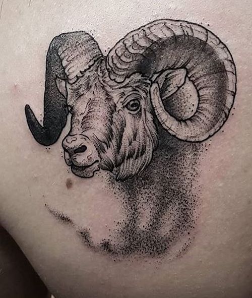 Pin by Evy Santos on Tatuaje | Fire tattoo, Aries tattoo, Flame tattoos