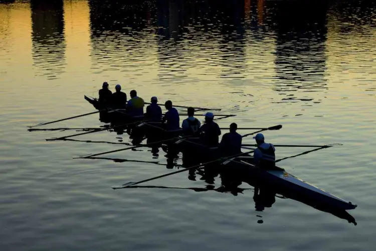 group-rowing-collaboration.jpg